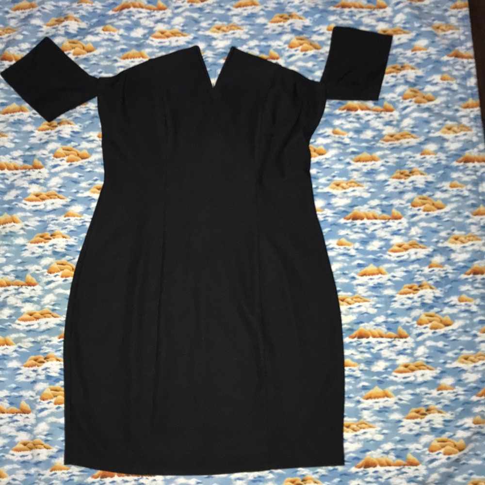 NWT black “G” by Guess dress. SIZE Small.